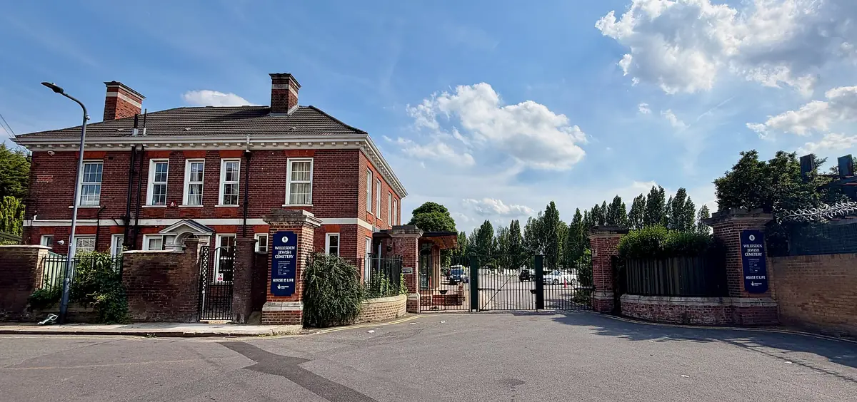 Willesden Jewish Cemetery (House of Life), Willesden