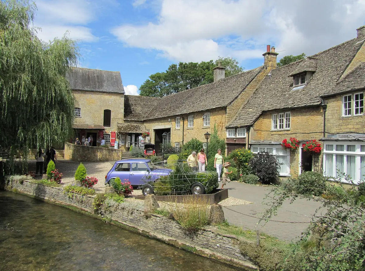 Bourton-on-the-Water, Bourton-on-the-Water