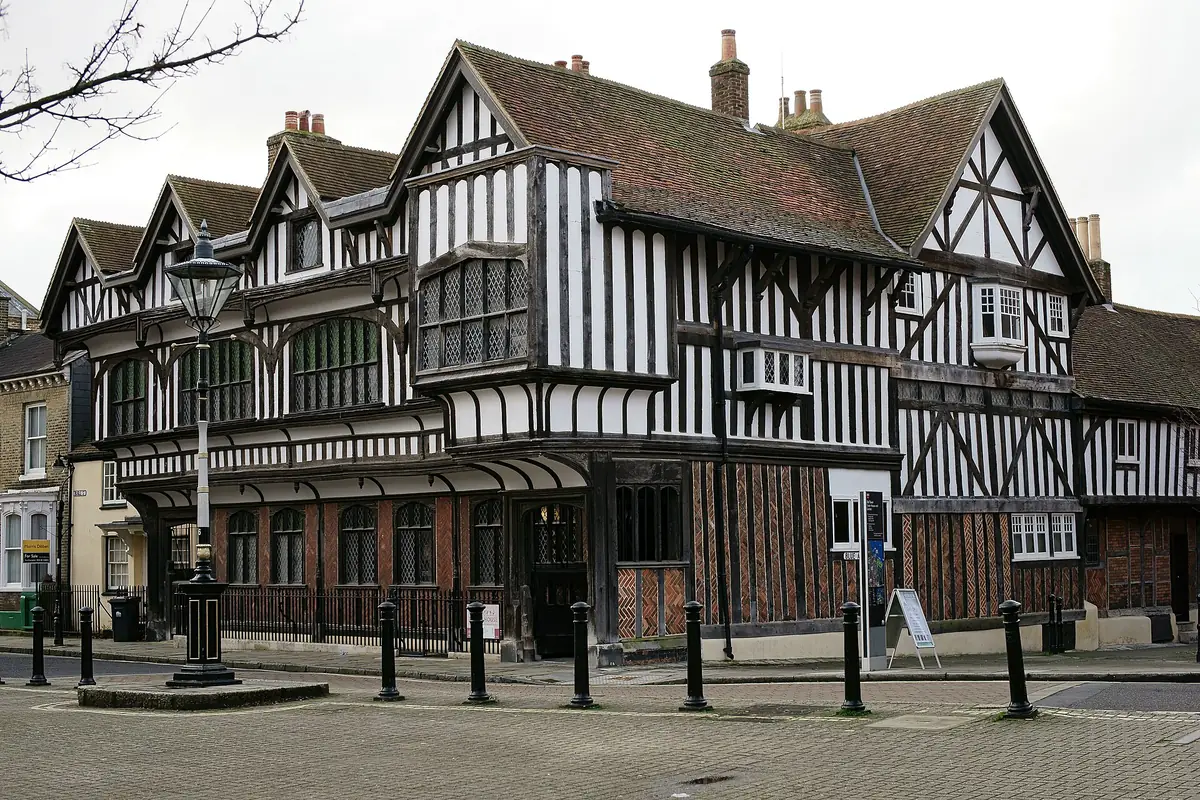 Tudor House and Garden, Old Town