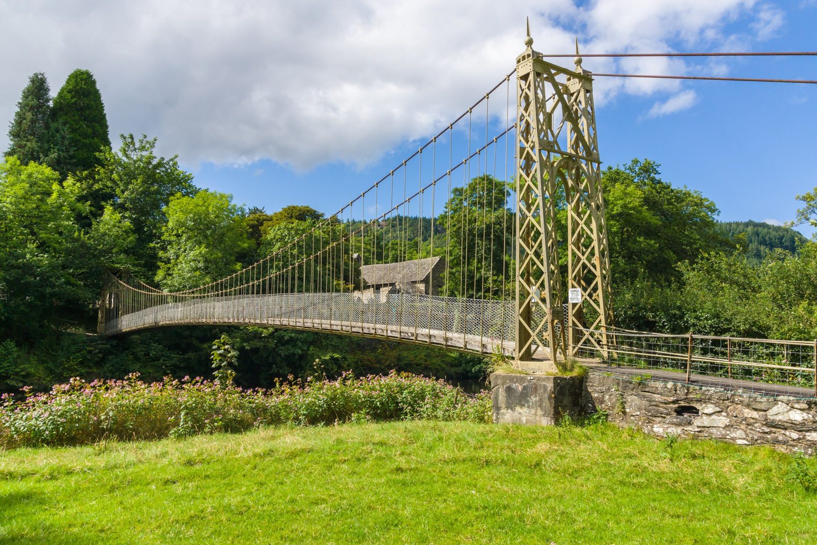 Betws y Coed, Llanrwst