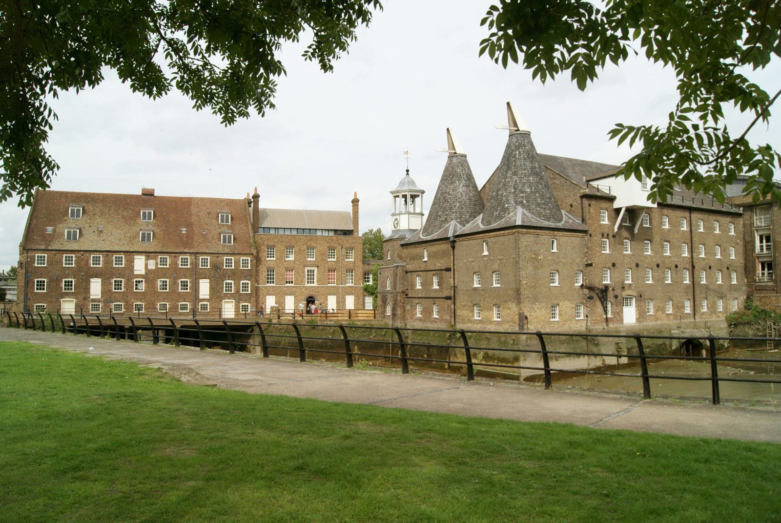 Bromley-by-Bow, Canning Town