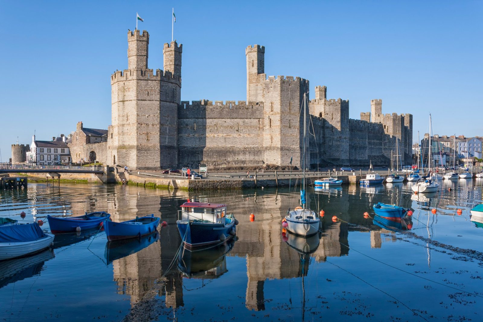 Caernarfon, Llangefni