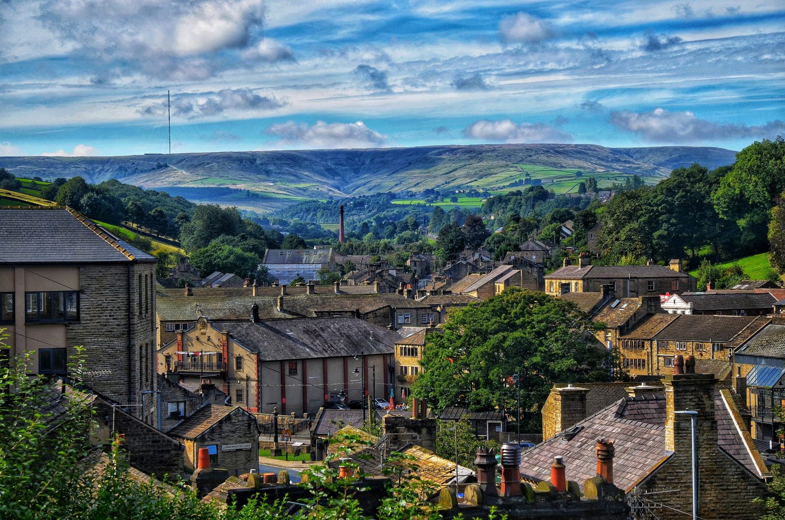 Holmfirth, Dommoc