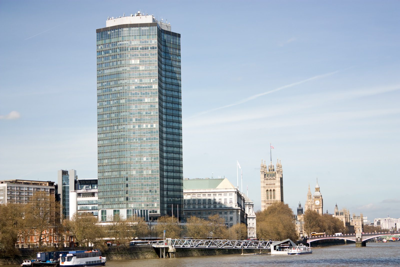 Millbank, Oval