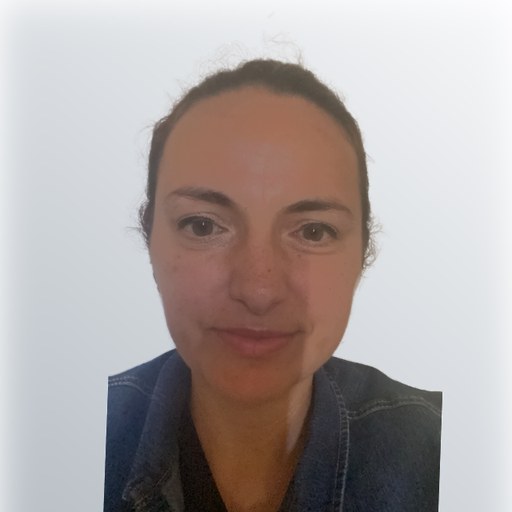 Semida L, carer