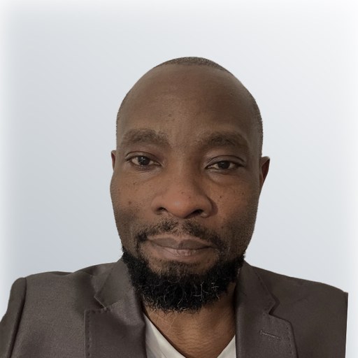 Photo of carer Robert Lutaaya Z.